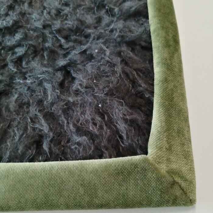 Samt verschiedene Farben, Kunstfell-Plaid, Rückseite Sheep grey – Bild 4