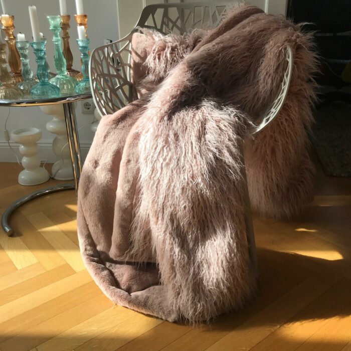 Kanin altrosa, Kunstfell-Plaid, Rückseite Yeti rose – Bild 2