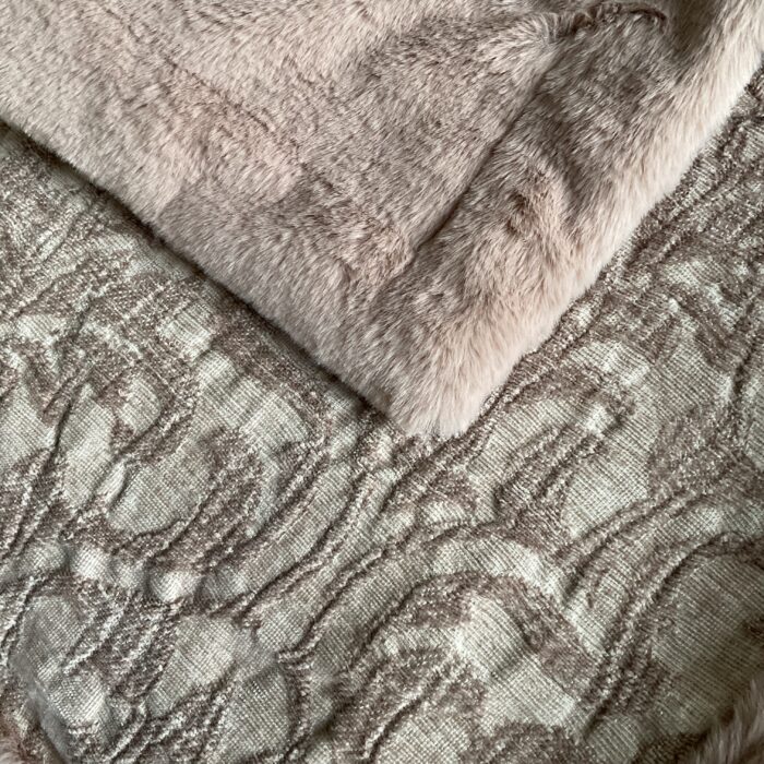 Kanin altrosa, Kunstfell-Plaid, Rückseite Chenille altrosa – Bild 3