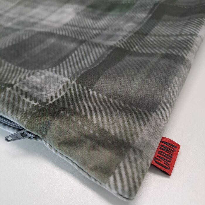 Sheep white, Kunstfell-Plaid, Rückseite Samt Karo green + 1 Kissen 50x50cm gratis – Bild 3