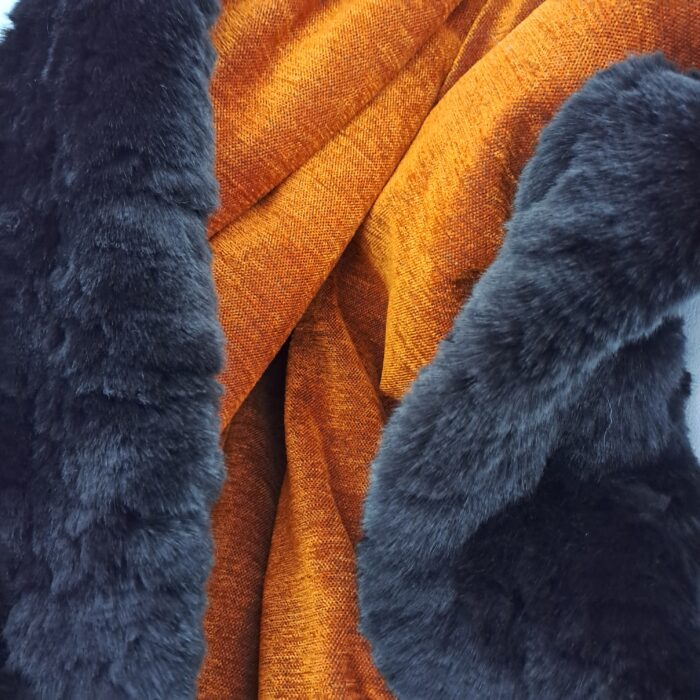 Awassi black, Kunstfell-Plaid, Rückseite Chenille orange – Bild 2