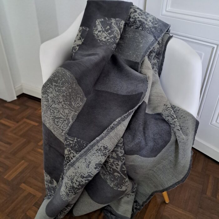 Loft hellgrau, Fransen-Plaid