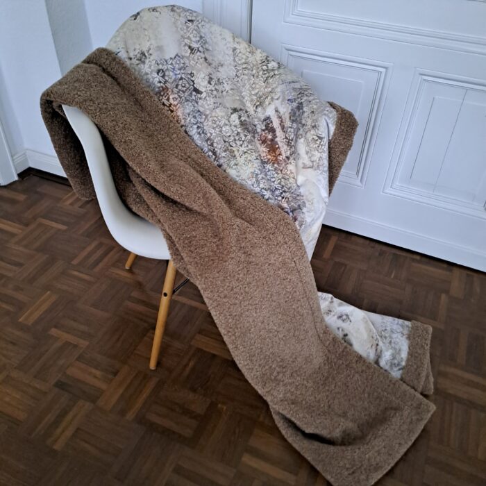 Teddy taupe, Kunstfell-Plaid, Rückseite Samt