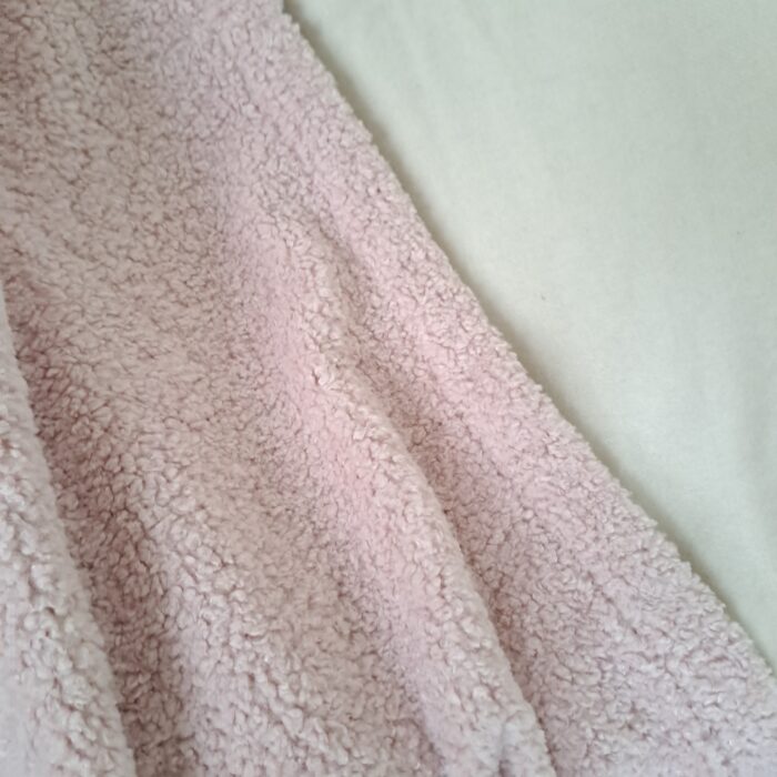 Teddy rosé, Kunstfell-Plaid, Rückseite Wool-Cashmere off-white – Bild 2