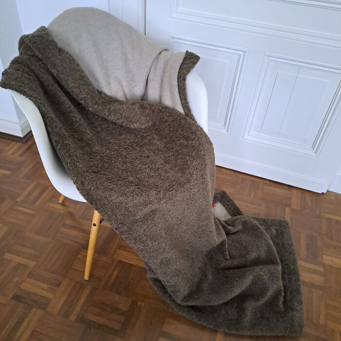 Teddy tabac, Kunstfell-Plaid, Rückseite Wool-Cashmere kitt