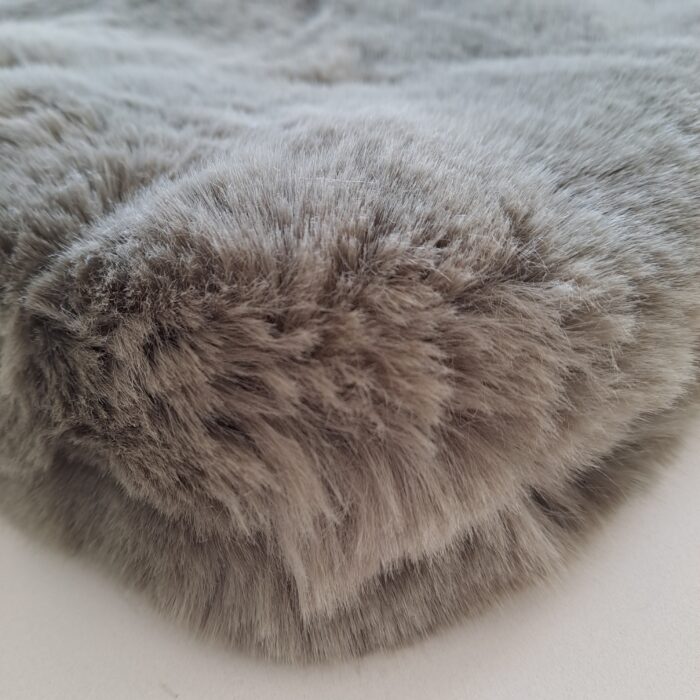 Puma olive, Kunstfell-Kissenhülle, 40x40cm, Auslaufmodell – Bild 2