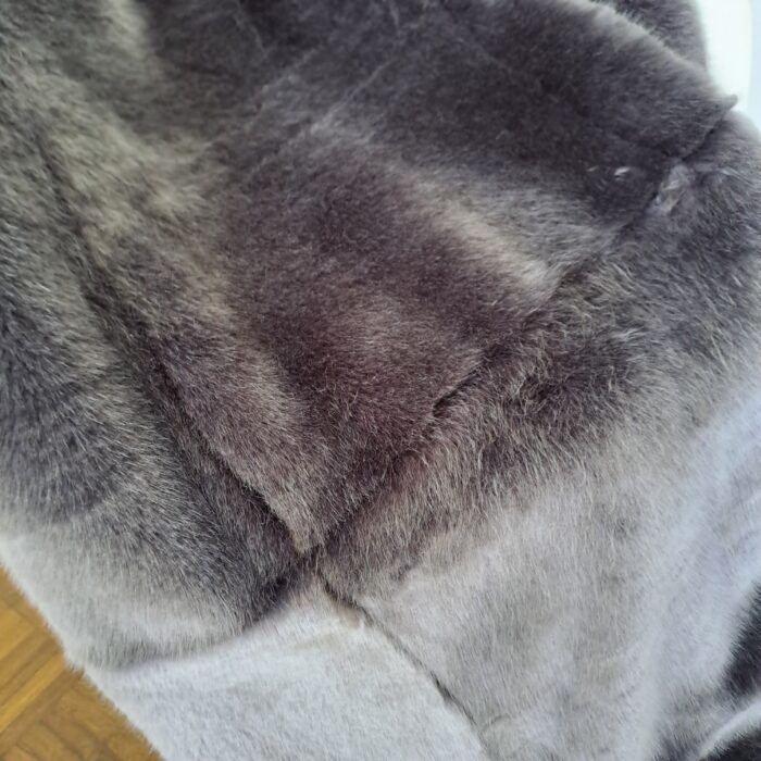 Seal plum, Patchwork-Plaid, Rückseite Wool-Cashmere grey – Bild 2