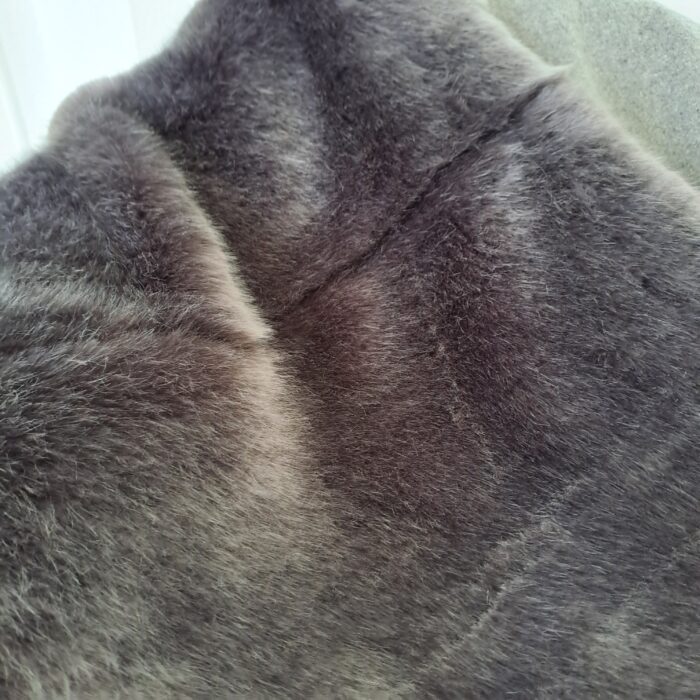 Seal plum, Patchwork-Plaid, Rückseite Wool-Cashmere grey – Bild 4