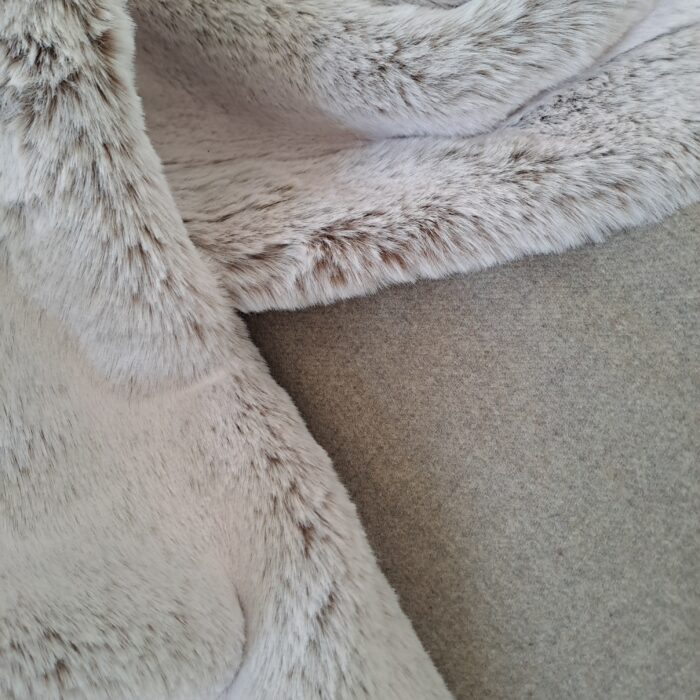 Puma brown, Kunstfell-Plaid, Rückseite Wool-Cashmere kitt, Auslaufmodell – Bild 3