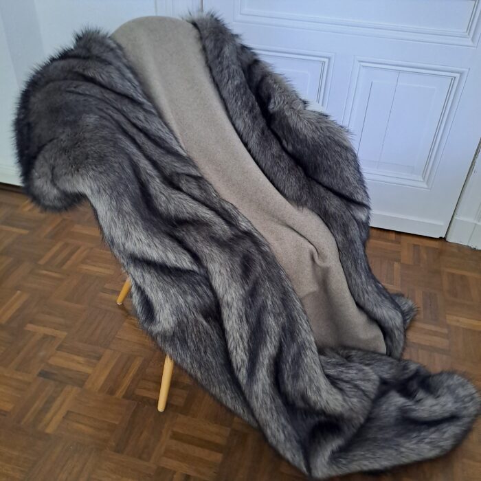 Fuchs brown-grey, Kunstfell-Plaid, Rückseite Wool-Cashmere kitt, Musterstoff
