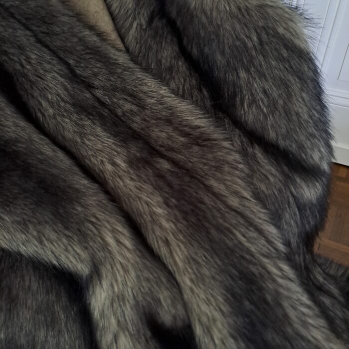 Fuchs brown-grey, Kunstfell-Plaid, Rückseite Wool-Cashmere kitt, Musterstoff – Bild 4