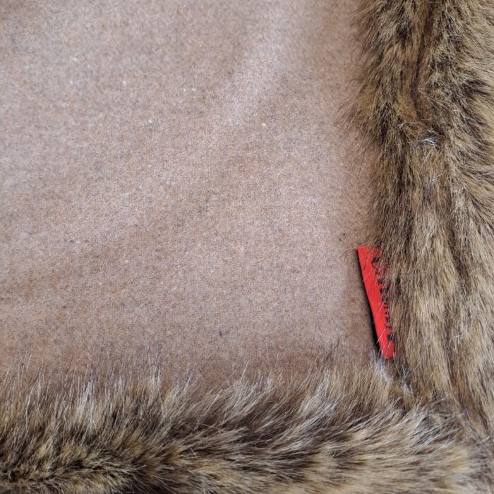 Real-Fox, Kunstfell-Plaid, Rückseite Wool-Cashmere camel, Messemodell – Bild 2