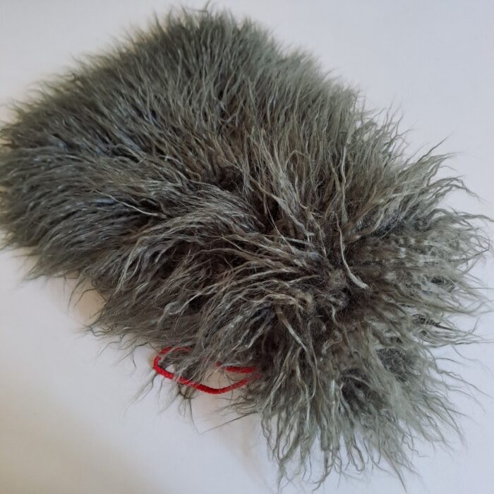 Yeti olive, Kunstfell-Plaid, Rückseite Wool-Cashmere grey, mit einer gratis Wärmflasche! – Bild 4